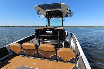 25' Scarab 255 Open ID 22 
