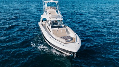 Boston Whaler 420 Outrage 4 