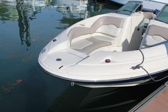 2004 Sea Ray 220 Sundeck 4 5