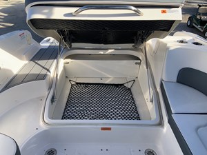 2021 CHAPARRAL 267 SSX 13 14.aft storage