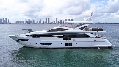 95 Raised Pilothouse 0 95' Azimut _ Drone-11