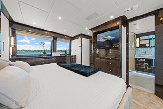 OBSESSION 24 Master Looking Aft  