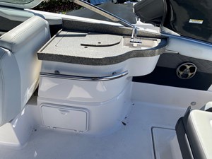 Regal 27' FASDeck 14 12-WET BAR