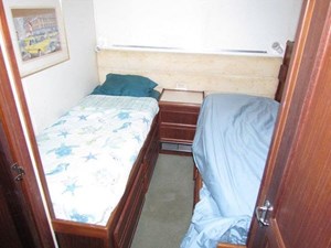 1982 Hatteras LRC Long Range Cruiser 32 33