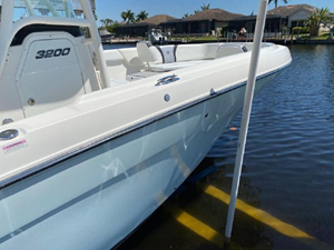 2015 Century 3200 Center Console 23 24
