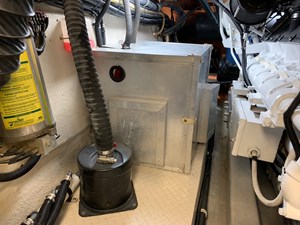 LUCHY 49 1995 SEA RAY 63 GENERATOR EXHAUST