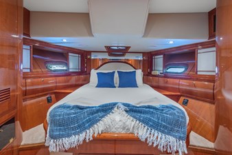 JEF82110L506 46 47_2006 82ft Jefferson Starship Pilothouse