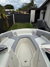 Sea Ray 220 Sundeck 12 WhatsApp Image 2025-02-28 at 8.28.19 AM