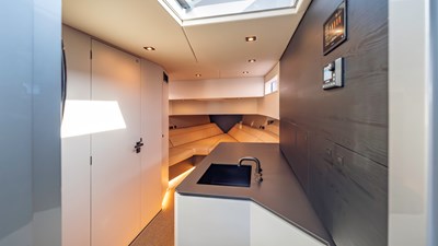 Robin's Nest 43 Vanquish VQ45