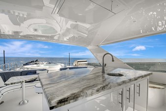 DANIELLE 45 046 Flybridge Bar 02