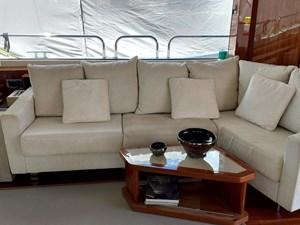 Sunseeker 86 Yacht 23 Saloon lounge 1