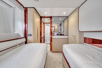 95 Raised Pilothouse 68 95' Azimut-37