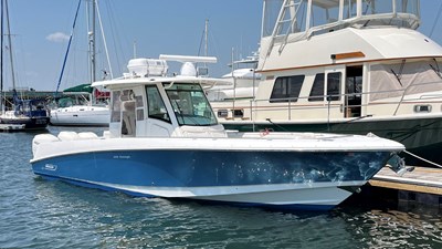 Unnamed 0 2015 Boston Whaler 350 Outrage