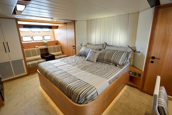 JOHNSON 93 OPEN BRIDGE 27 VIP