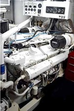 MON SHERI  78 Starboard Engine 