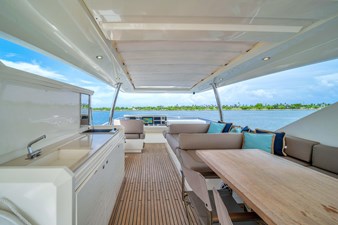 2015 Prestige 750 29 