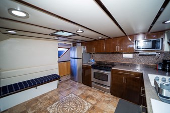 JUSTINE 25 28Galley