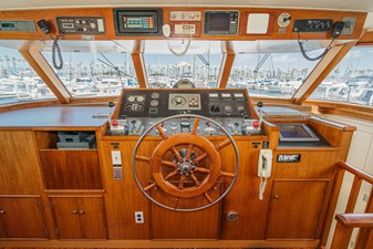 1984 Burger Raised Pilothouse 32 Pilothouse looking forward