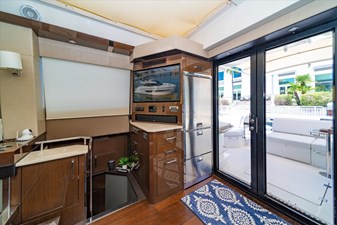 AQUASITION 19 AQUASITION Carver C52 Coupe