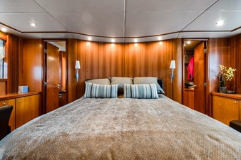 Her Way 27 34_2006 82ft Sunseeker Predator HER WAY