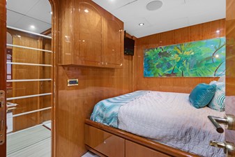 OSSUM DREAM 37 Stbd. Queen Berth Cabin  