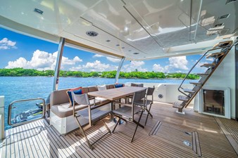 2015 Prestige 750 17 