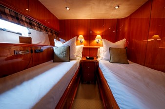 LADY YOUSRA 23 M/Y LADY YOUSRA SUNSEEKER 82 Twin Cabin