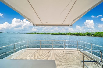2015 Prestige 750 31 
