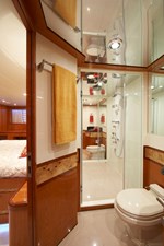 JOHNSON 110 FLYBRIDGE  8 VIP head
