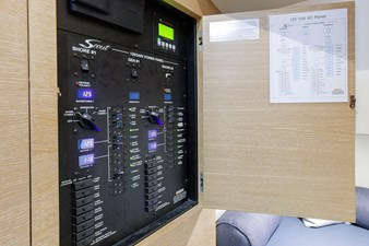 - 31 32_2020 53' Scout 530 LXF