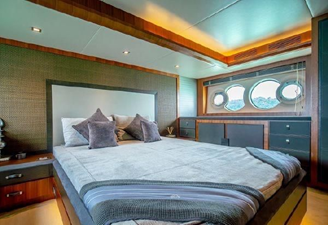 2012 Monte Carlo Yachts 65 MCY 4 5