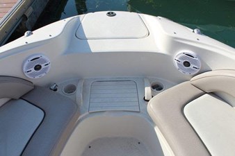 2004 Sea Ray 220 Sundeck 11 12