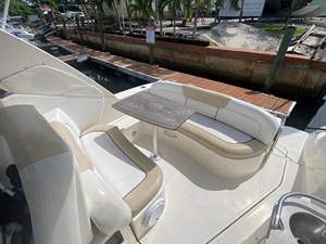 2009 SEA RAY 310 SUNDANCER  8 10-AFT SEATING & TABLE