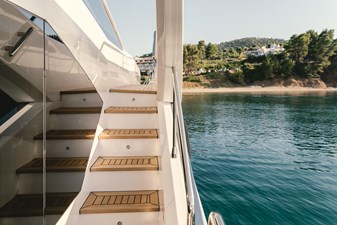 TAMUSIA 19 Tamusia starboard side gangway going to the foredeck
