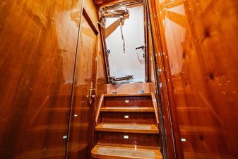 SOUTHERN BELLE 87 Swim Platform Access