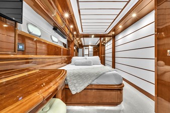 Ferretti Yachts Custom Line 94 60 