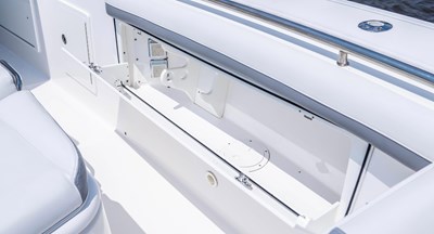 2018 Everglades 435 Center Console 35 