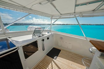 SERENITY 37 Flybridge Wing Station