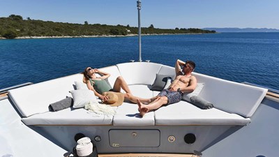 ANAVI 8 ANAVI Foredeck Lounge