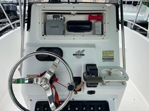 2004 Century 2300 Center Console 20 