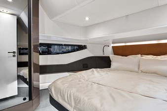 - 25 26_2022 47ft Azimut Verve 47