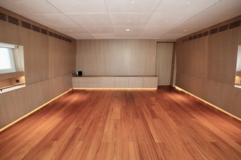 FRANKLIE 26 ROSSINAVI UPPER SALON-THEATER