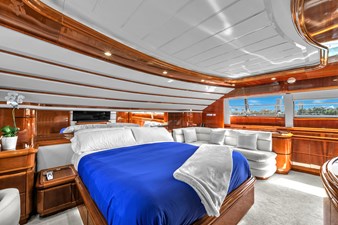 Ferretti Yachts Custom Line 94 83 