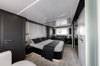 NEVER GIVE UP 18 Master Stateroom