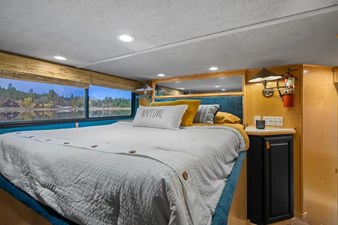 2000 Sumerset House Boat 18 