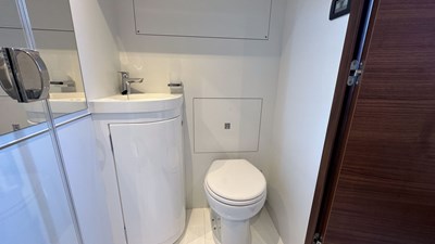 Princess F65 (F65012) 23 Crew bathroom