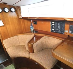 2000 Beneteau 44 Center Cockpit 14 