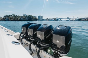 Boston Whaler 420 Outrage 31 