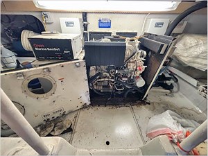 47' Viking 1999 Convertible 25 