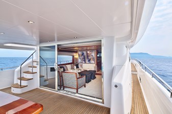 JOHNSON 80' FLYBRIDGE W/HYDRAULIC PLATFORM  25  Aft deck   